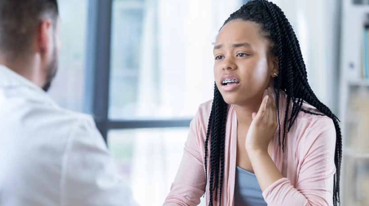 early signs of lupus in females