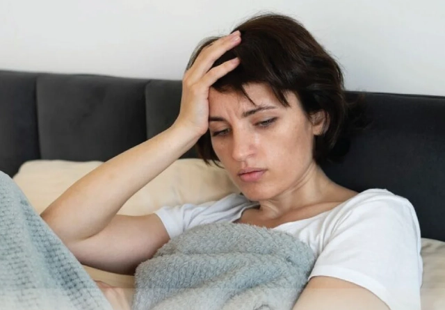 autoimmune disease symptoms in females