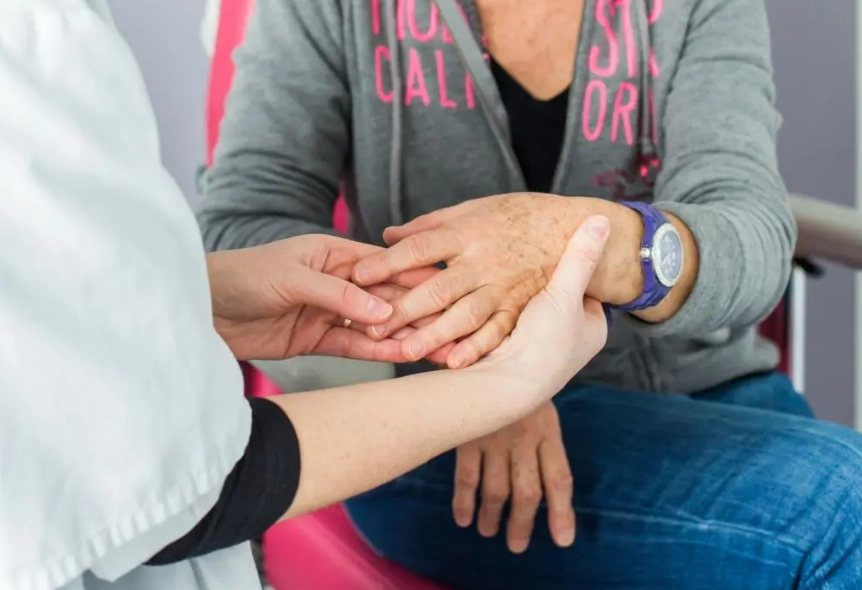 rheumatoid arthritis symptoms women