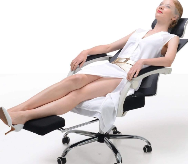 women's workstation setup