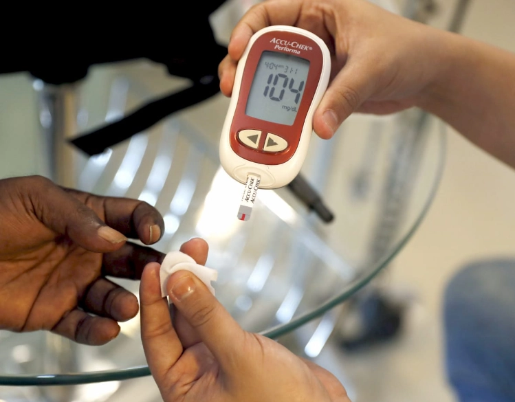 female diabetes test