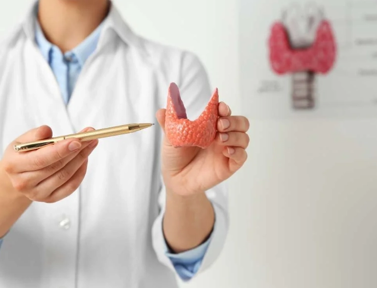 How to control thyroid in female
